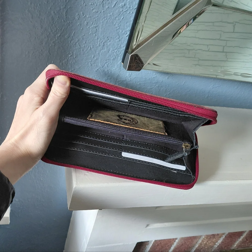 NWT Myra Hand Embossed Leather Zipper Wallet - Picture 3 of 7